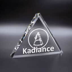 Trophée en verre triangle personnalisé par gravure laser